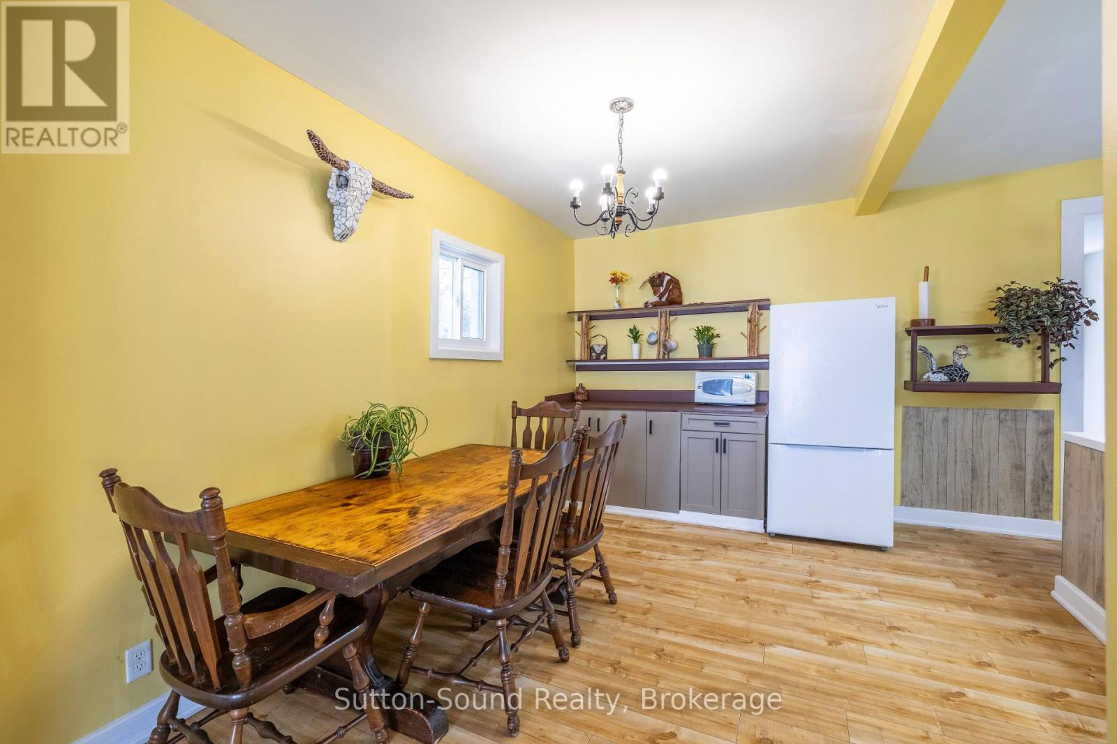 243 QUEEN STREET W - 5