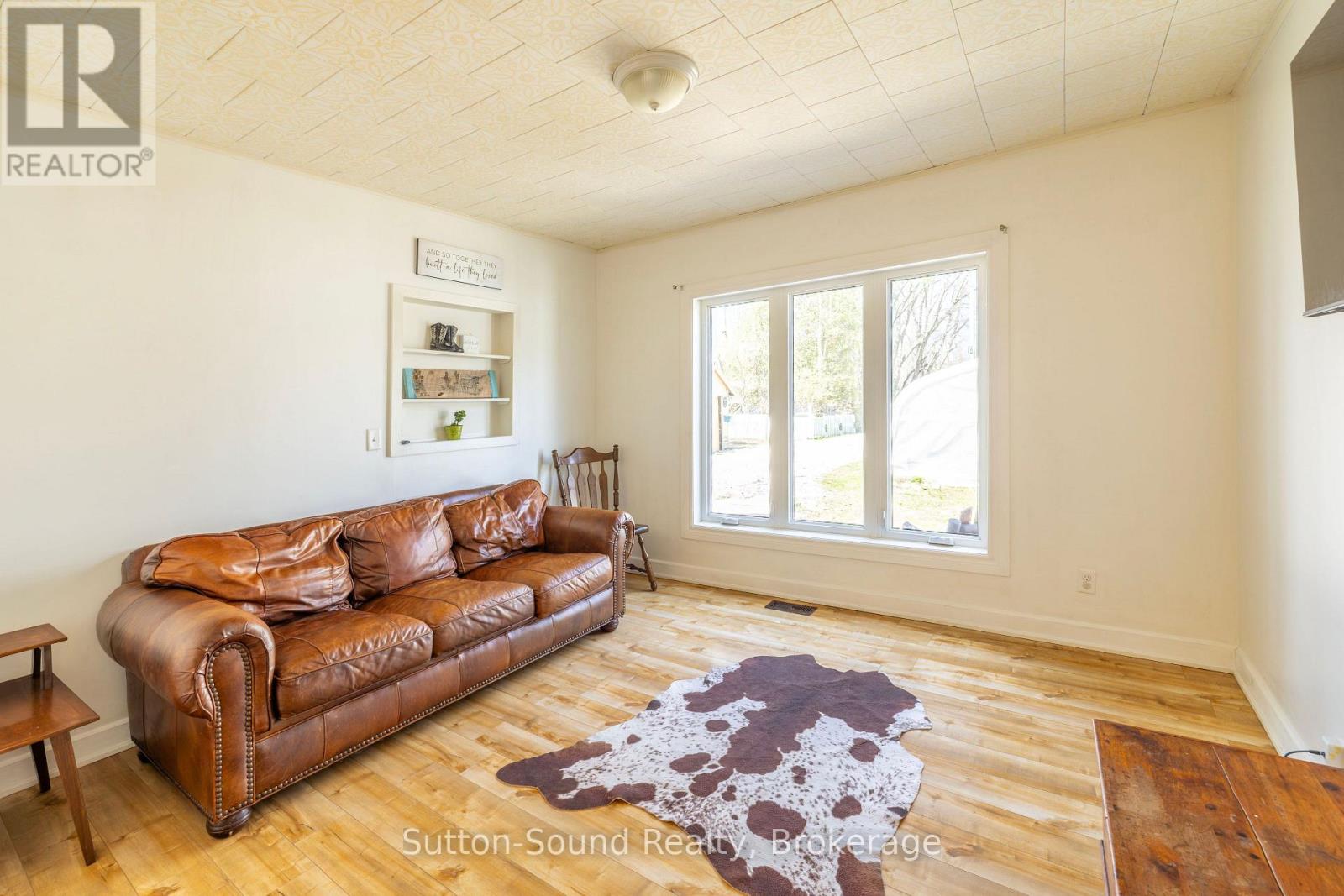 243 QUEEN STREET W - 6