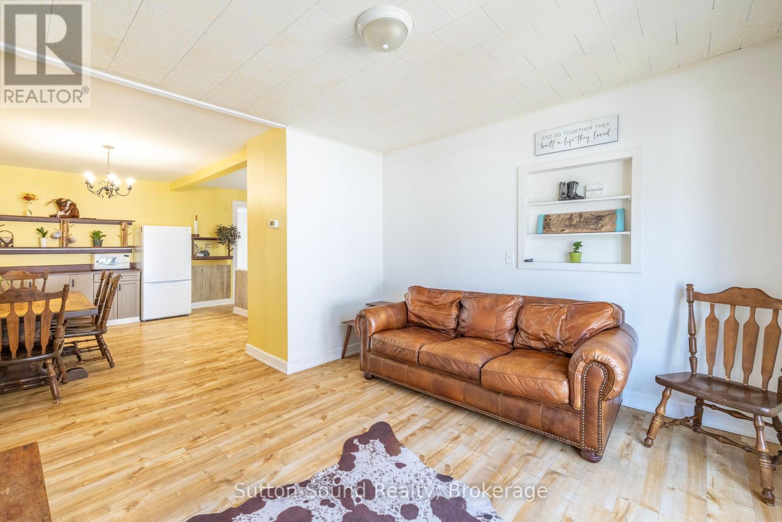 243 QUEEN STREET W - 7