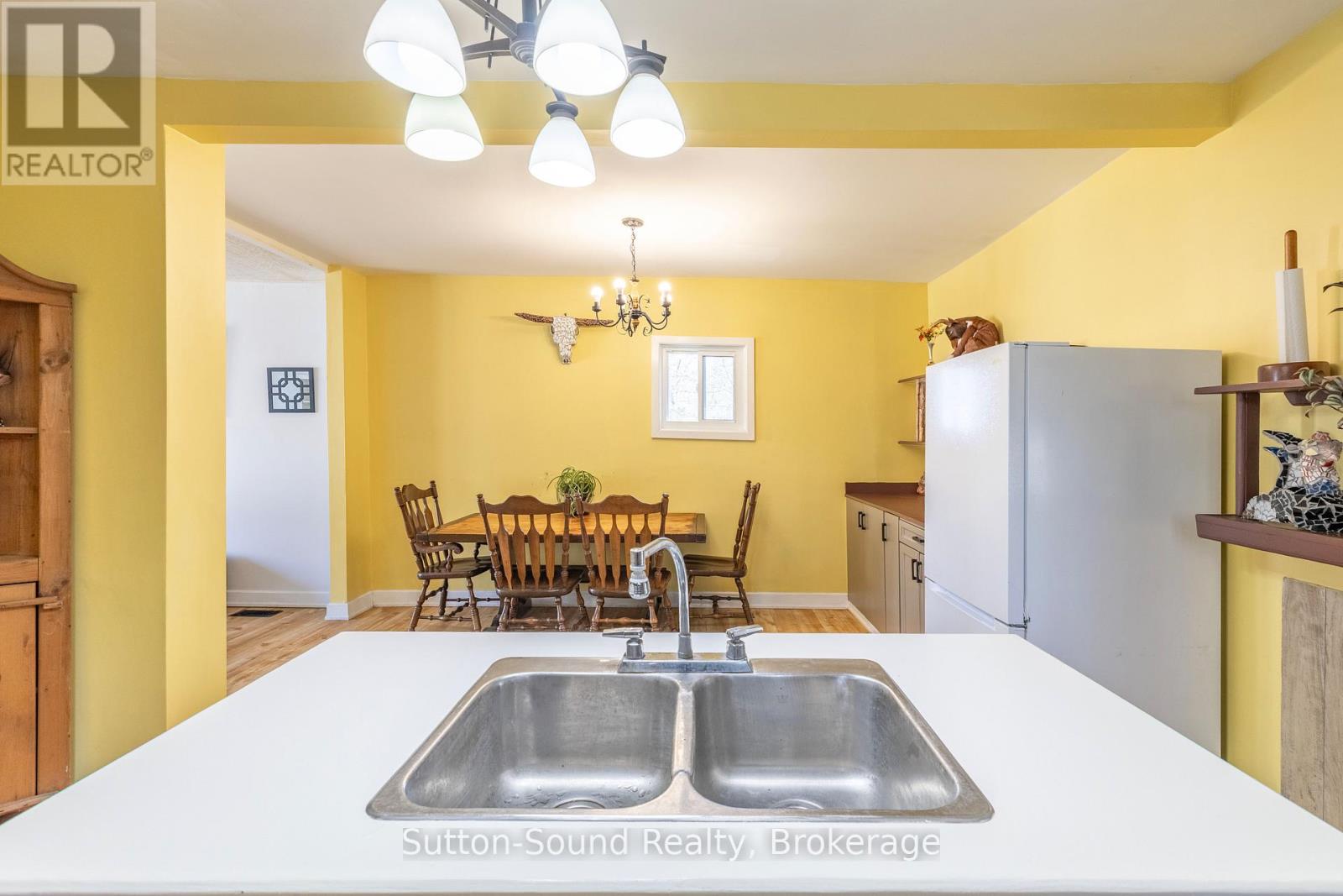 243 QUEEN STREET W - 9
