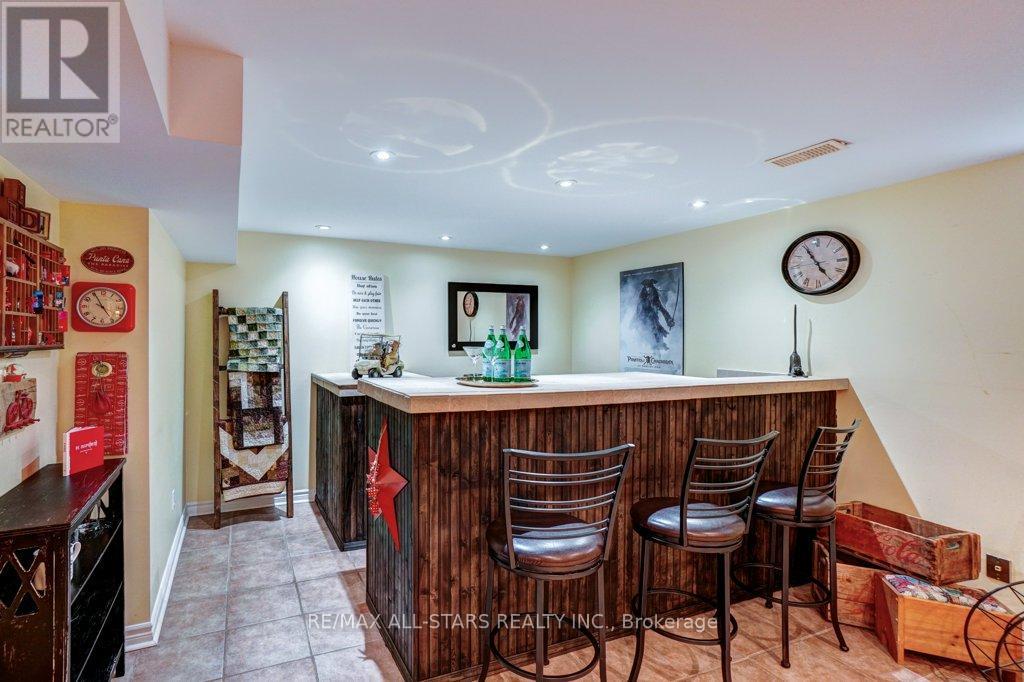 32 OAKSIDE DRIVE - 32