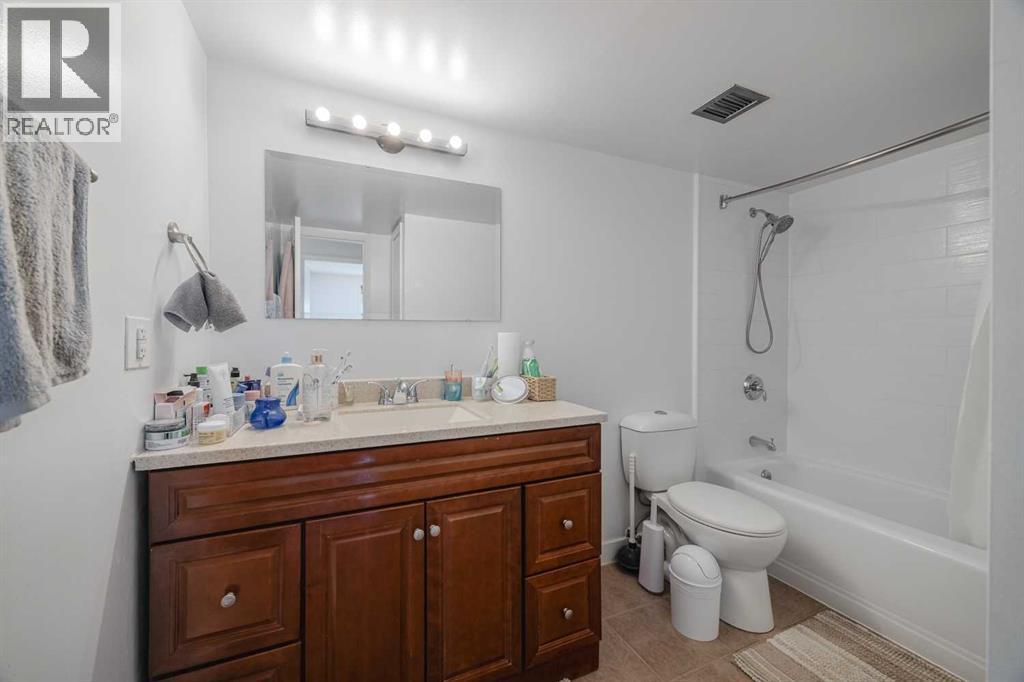 #9208 315 Southampton Drive SW - 15