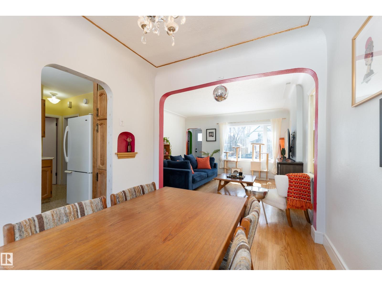 9852 86 AV NW, Edmonton