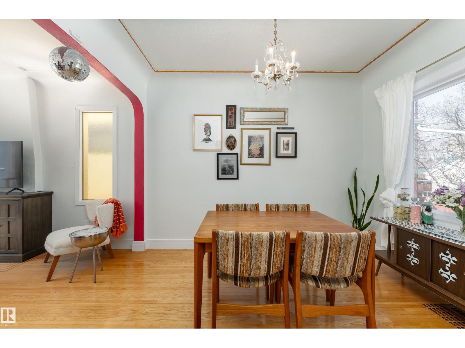 9852 86 AV NW, Edmonton