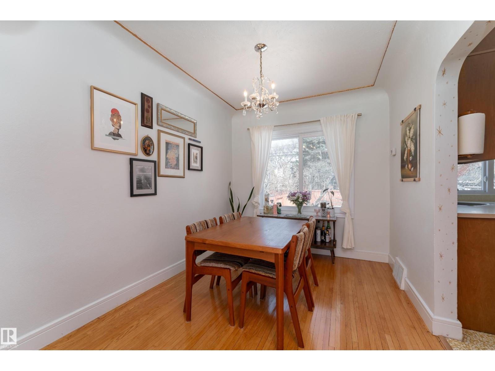 9852 86 AV NW, Edmonton