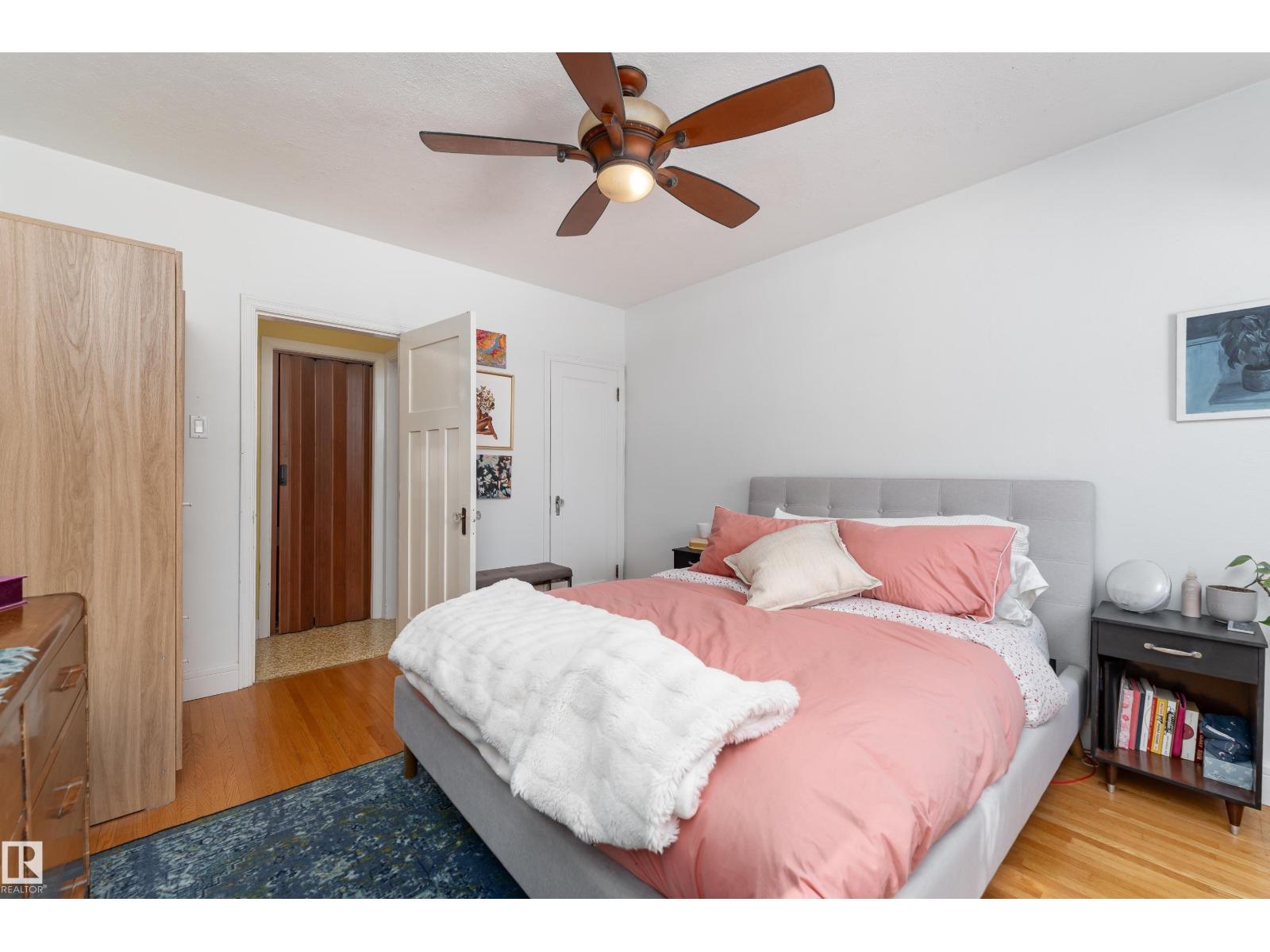 9852 86 AV NW, Edmonton