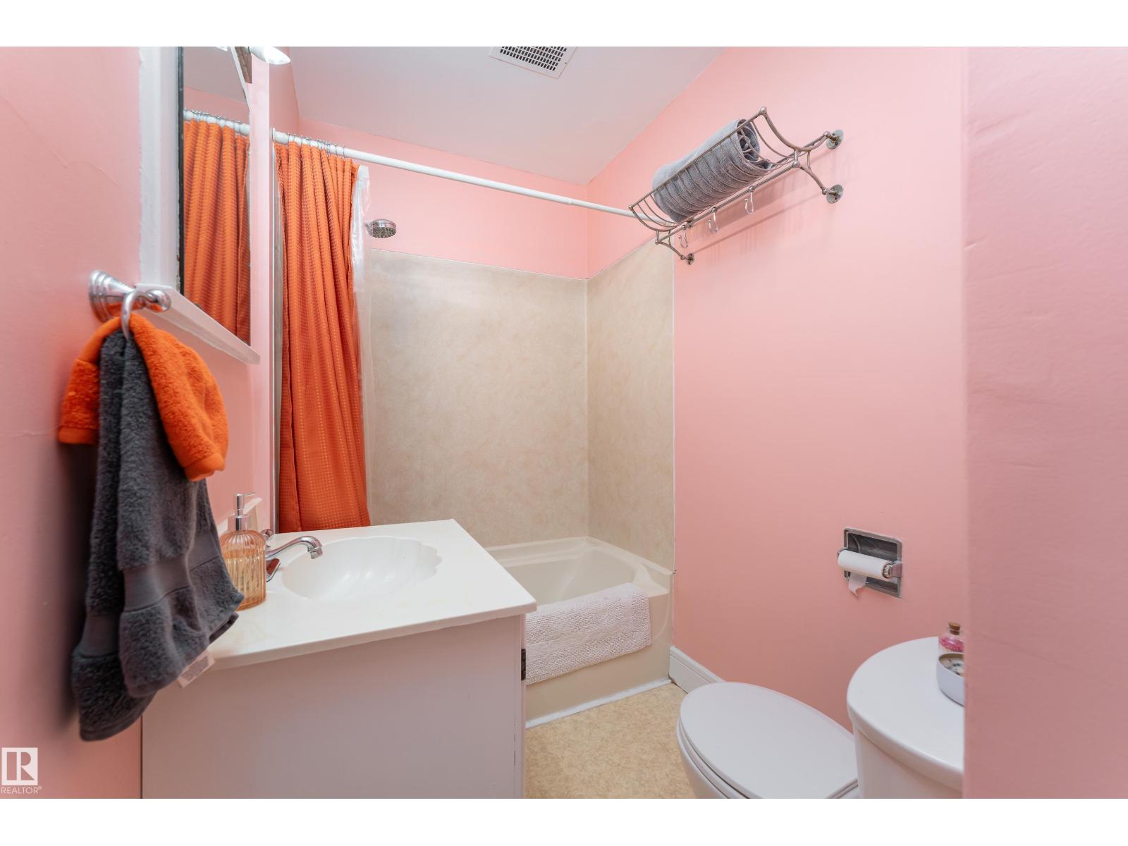 9852 86 AV NW, Edmonton