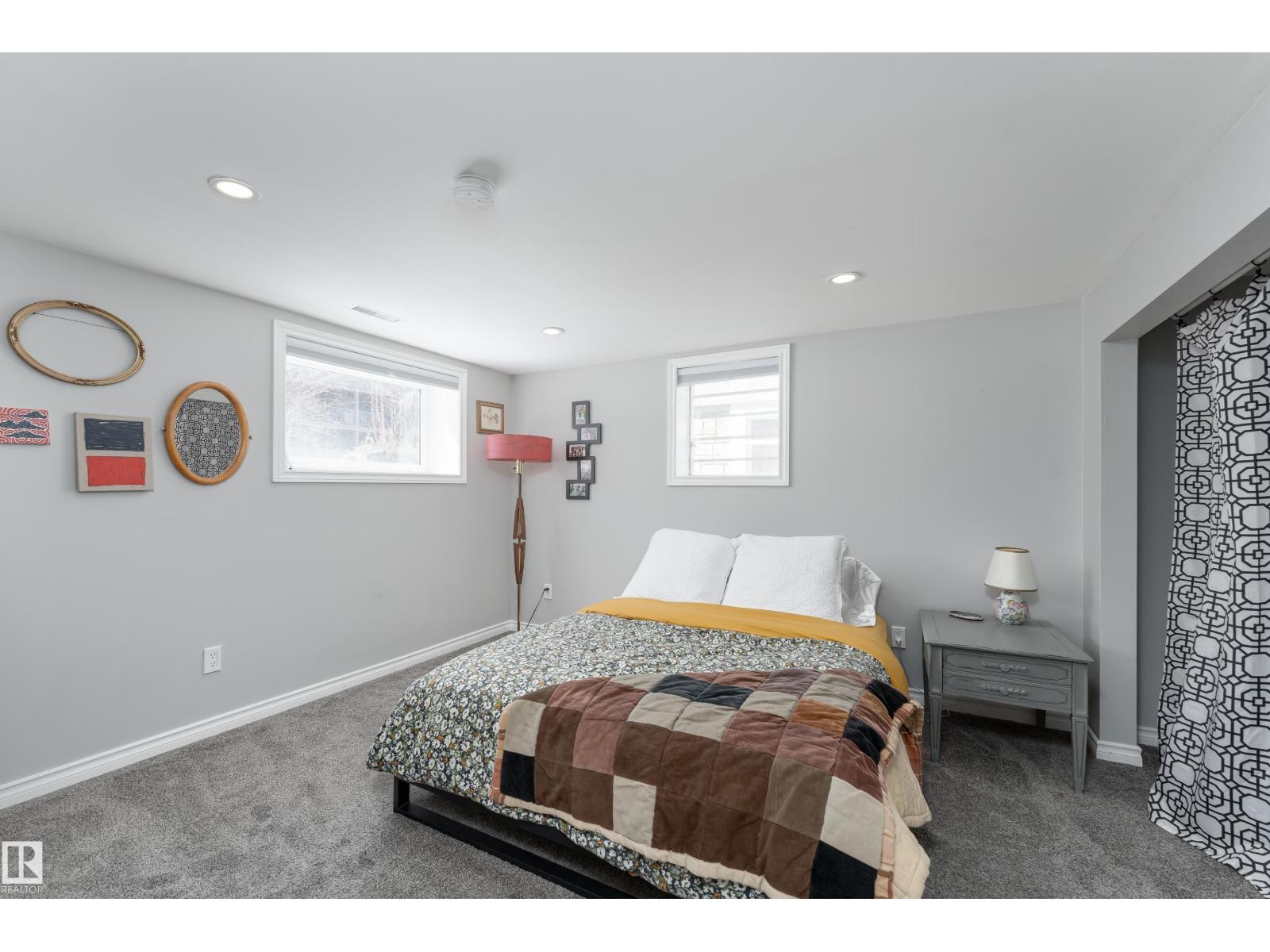 9852 86 AV NW, Edmonton