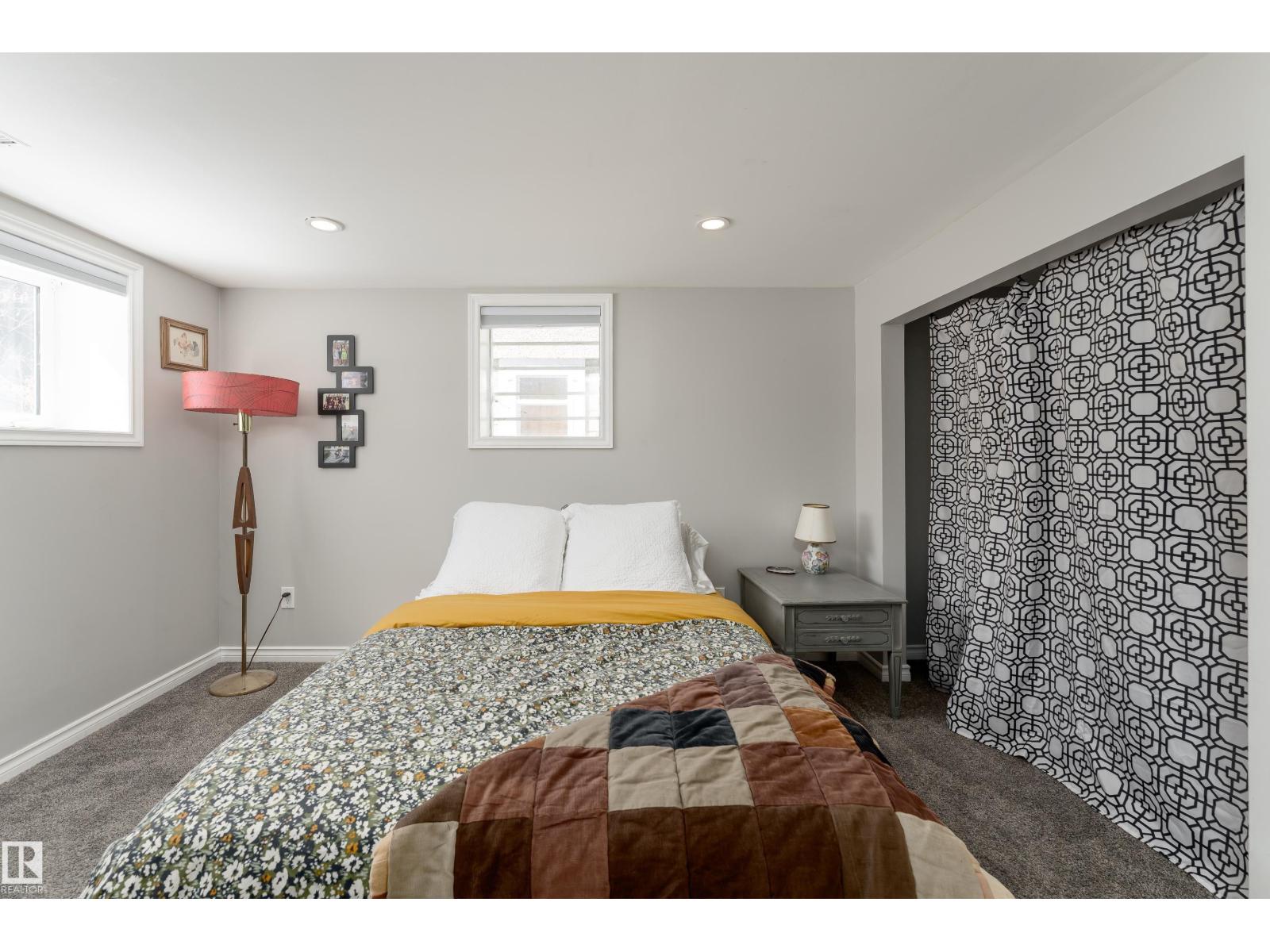 9852 86 AV NW, Edmonton