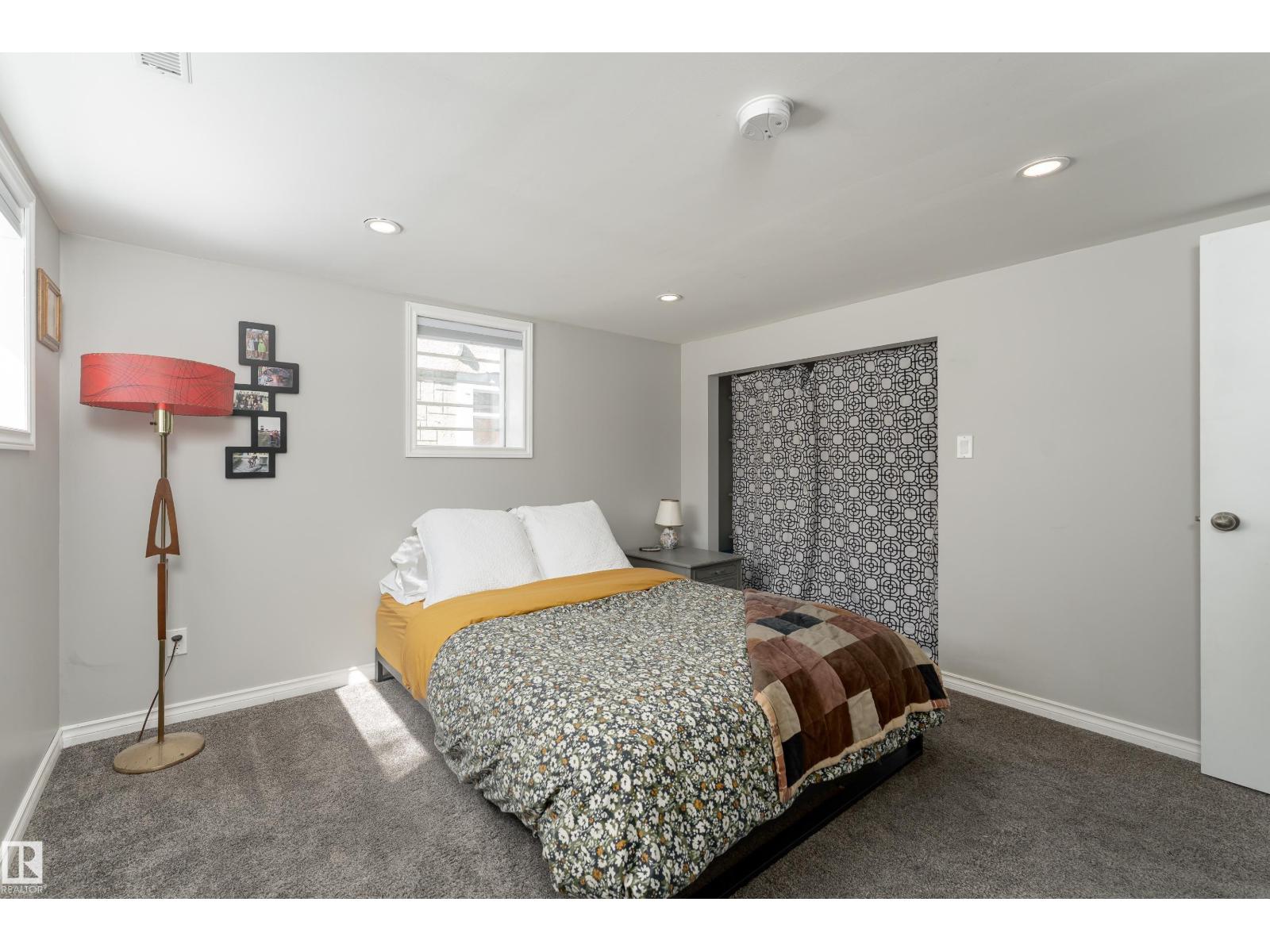 9852 86 AV NW, Edmonton