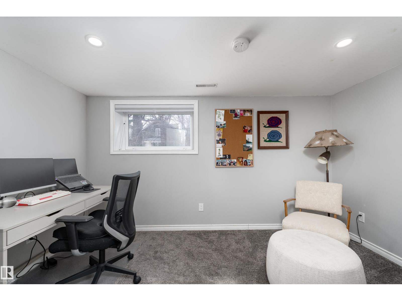 9852 86 AV NW, Edmonton