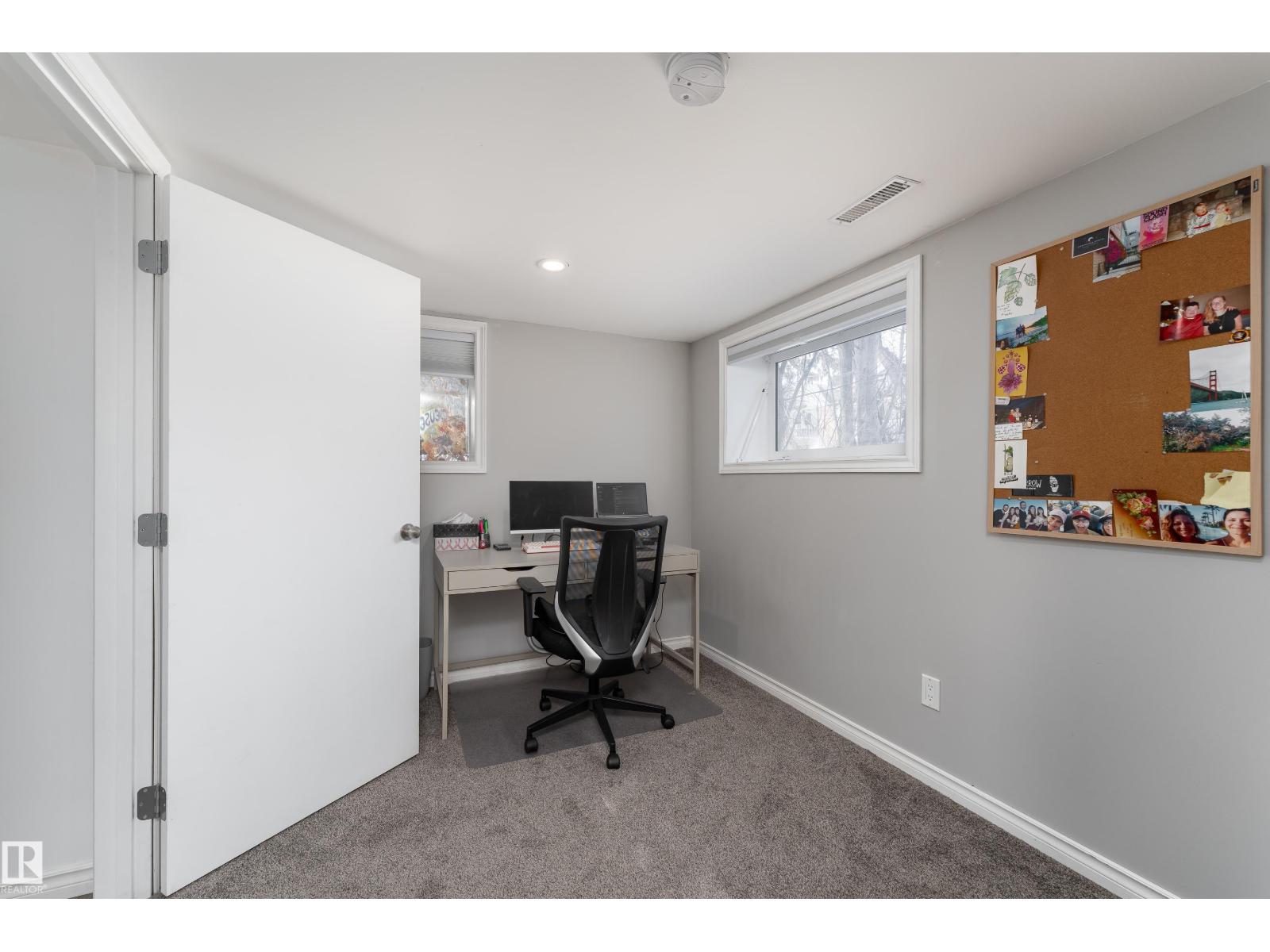 9852 86 AV NW, Edmonton