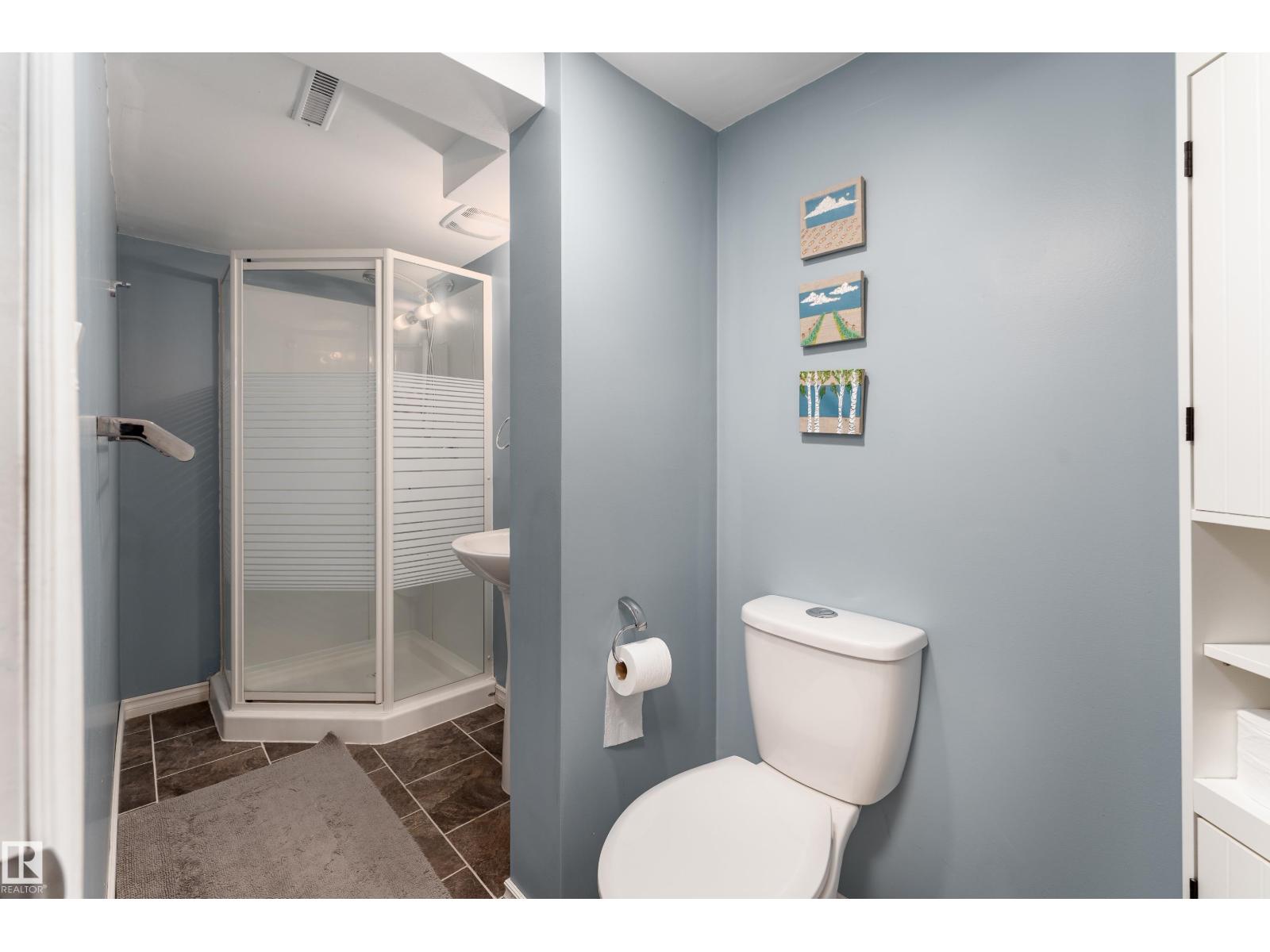 9852 86 AV NW, Edmonton