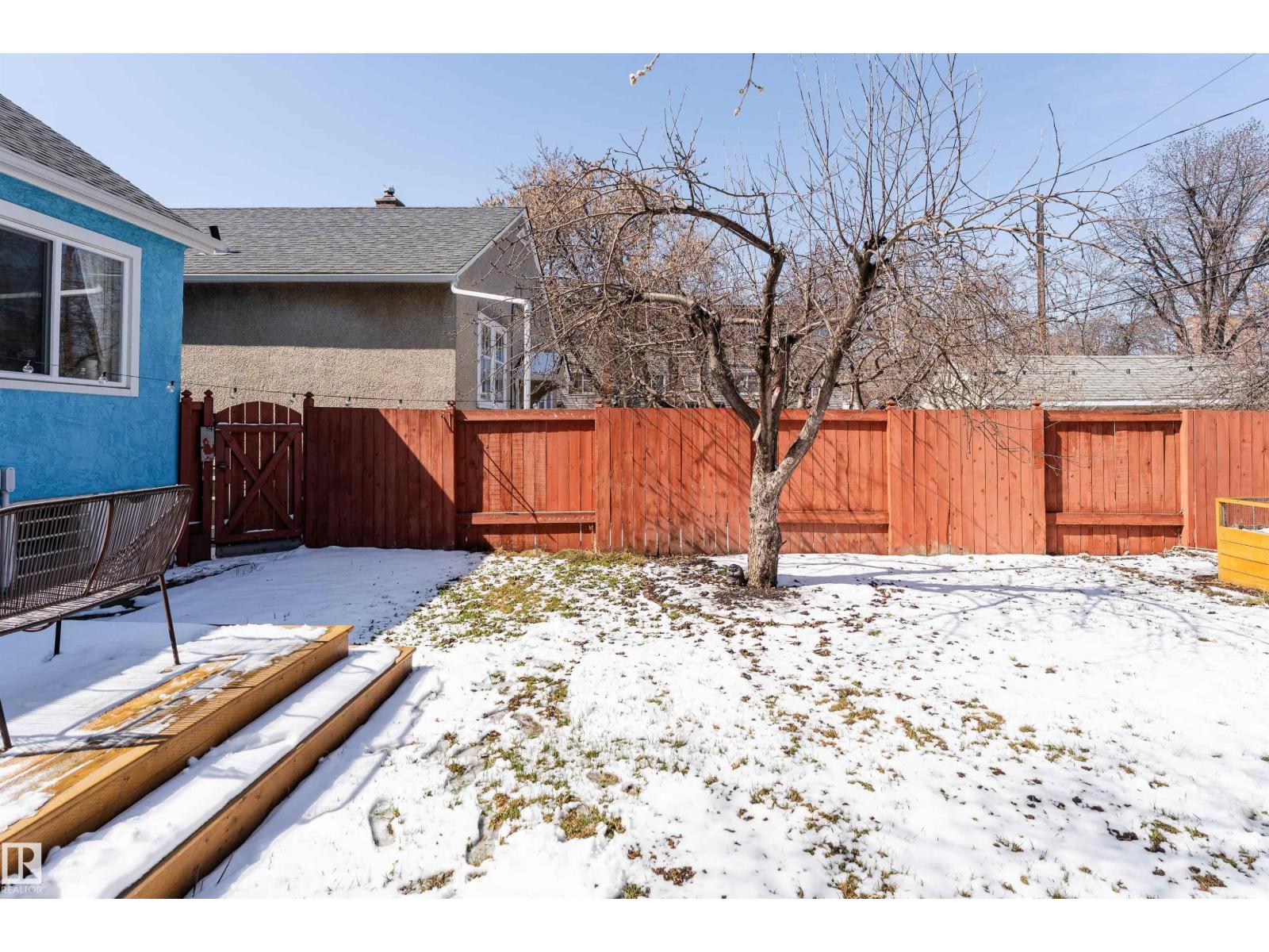 9852 86 AV NW, Edmonton