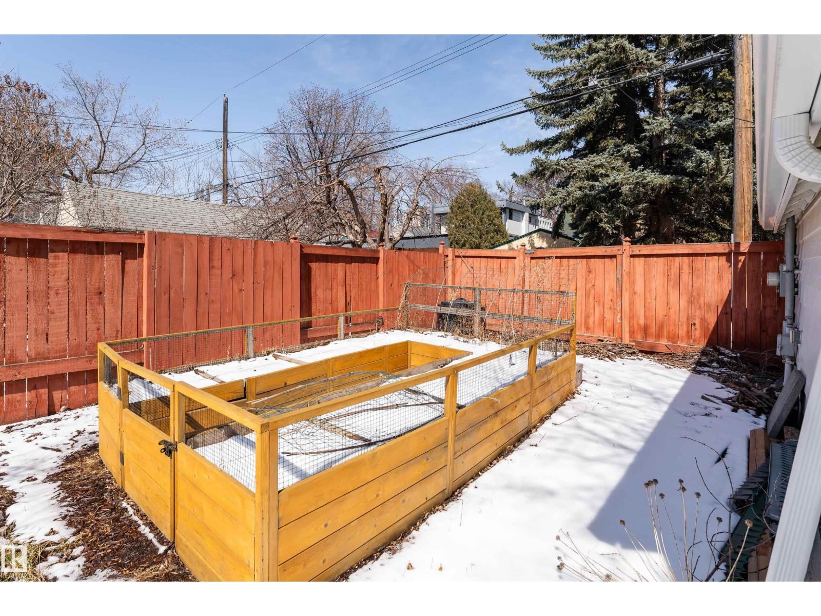 9852 86 AV NW, Edmonton