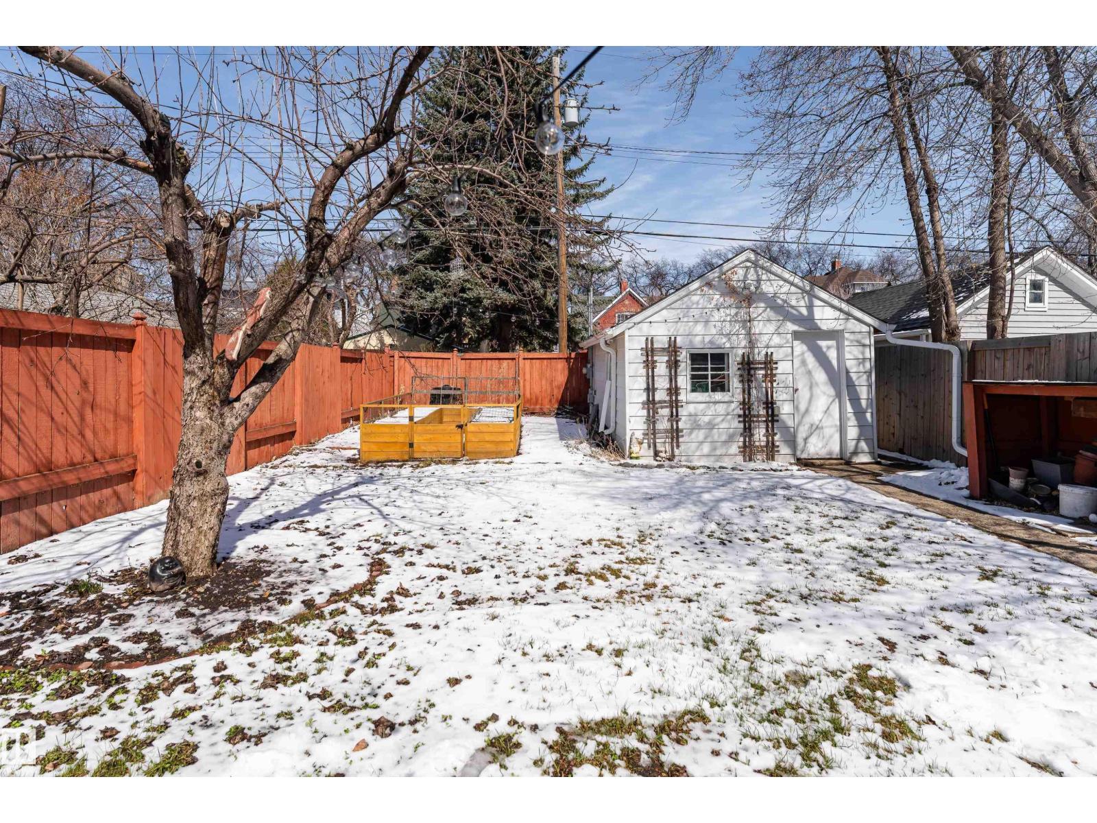 9852 86 AV NW, Edmonton