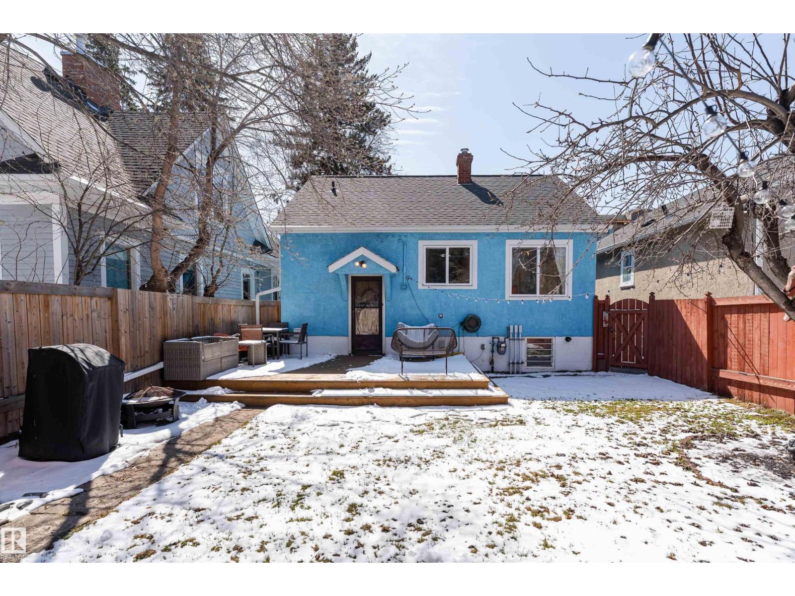 9852 86 AV NW, Edmonton