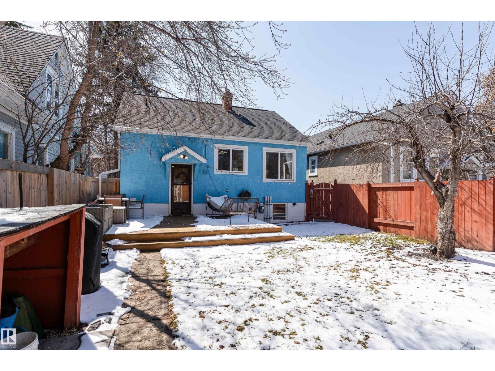 9852 86 AV NW, Edmonton