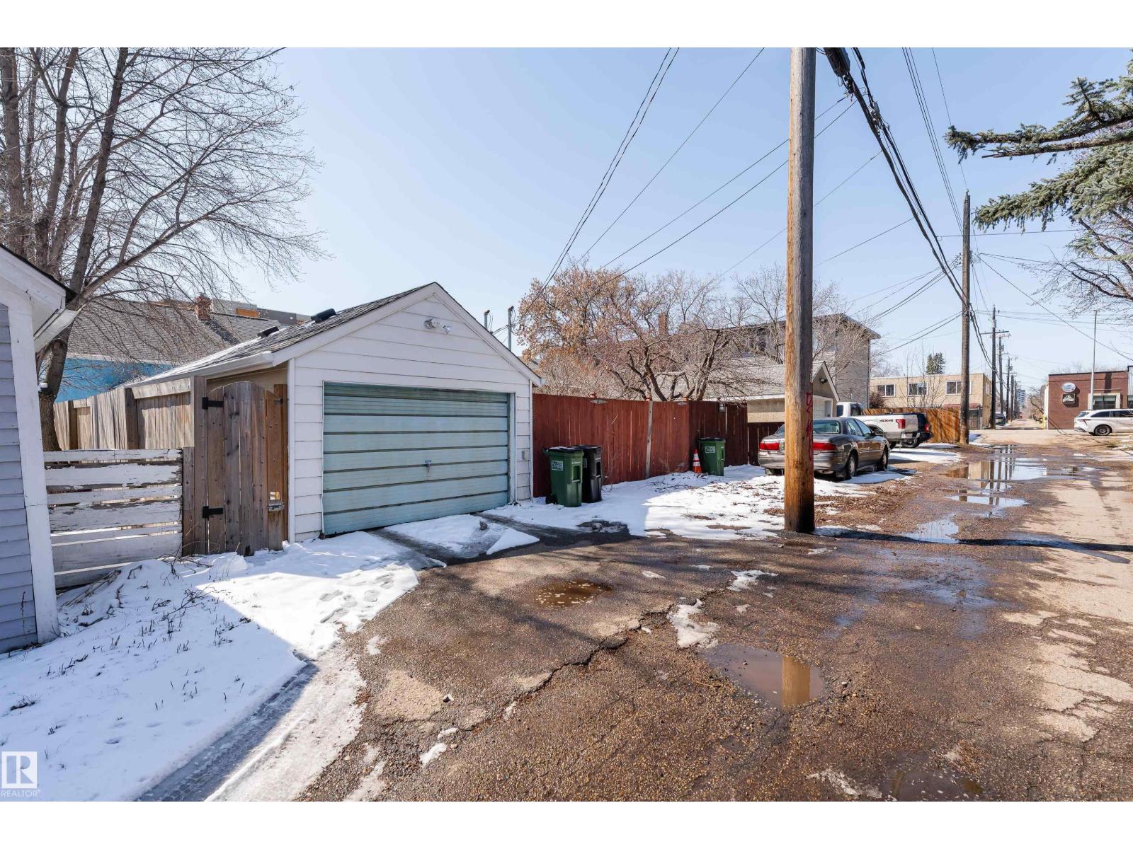 9852 86 AV NW, Edmonton