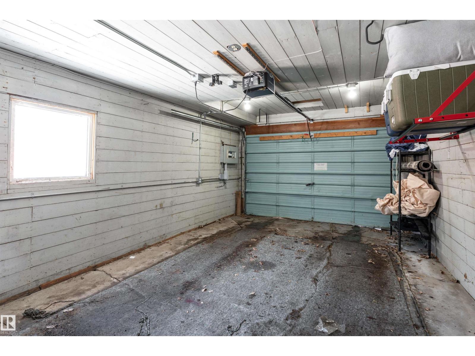 9852 86 AV NW, Edmonton