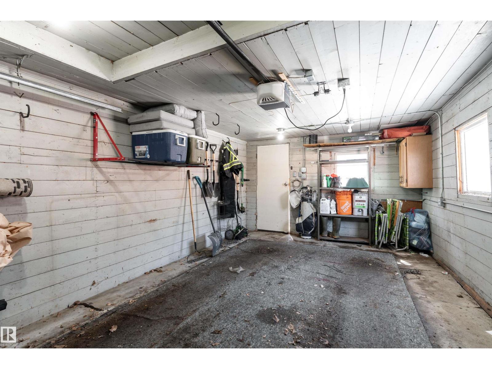 9852 86 AV NW, Edmonton