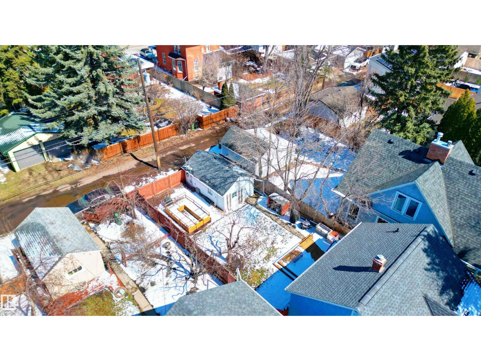 9852 86 AV NW, Edmonton