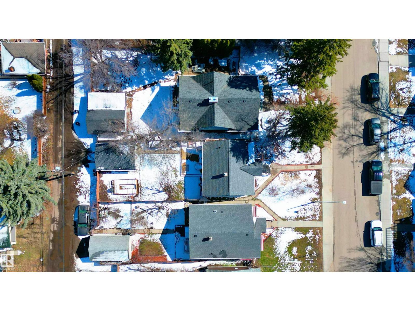 9852 86 AV NW, Edmonton