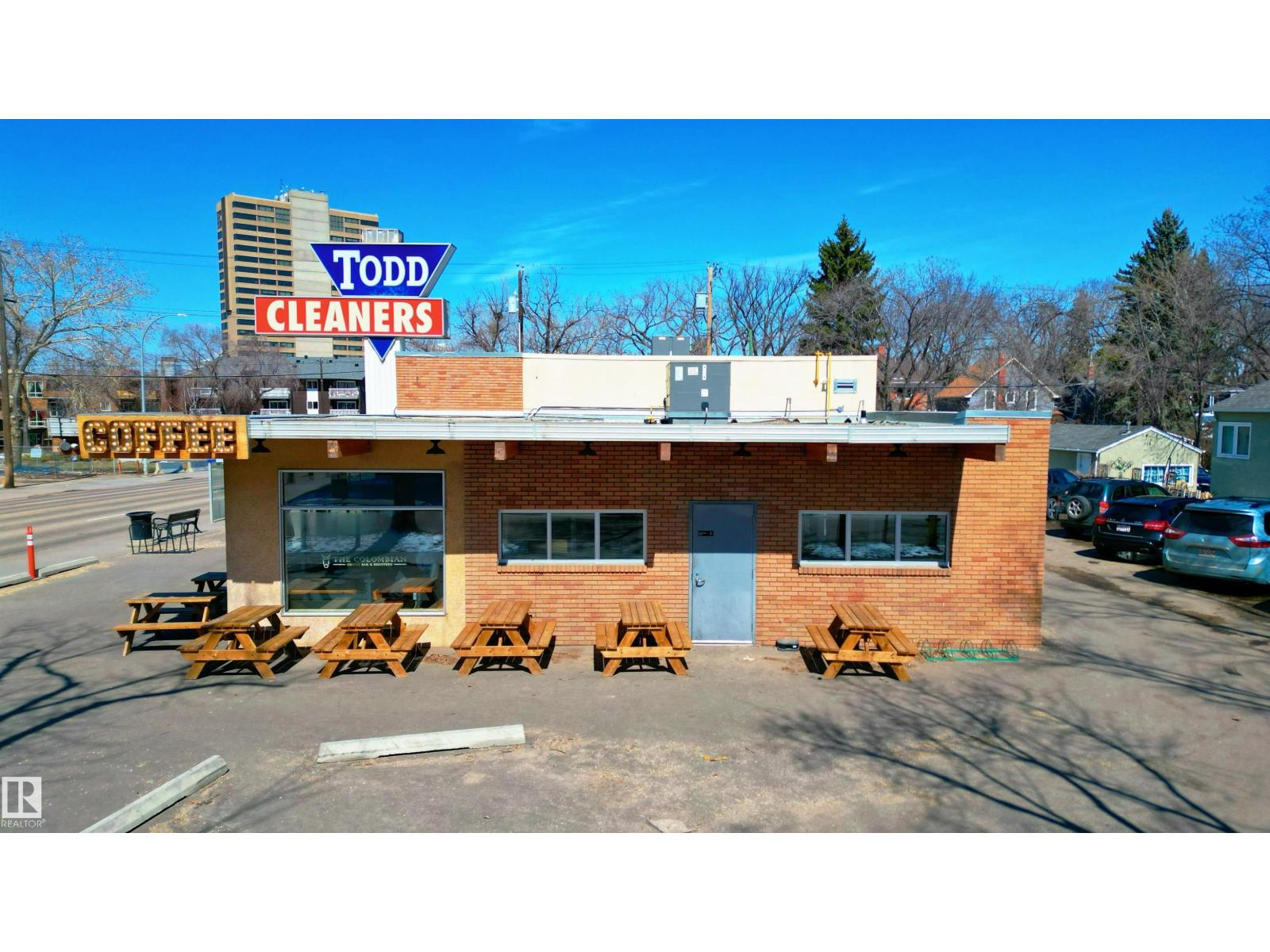 9852 86 AV NW, Edmonton