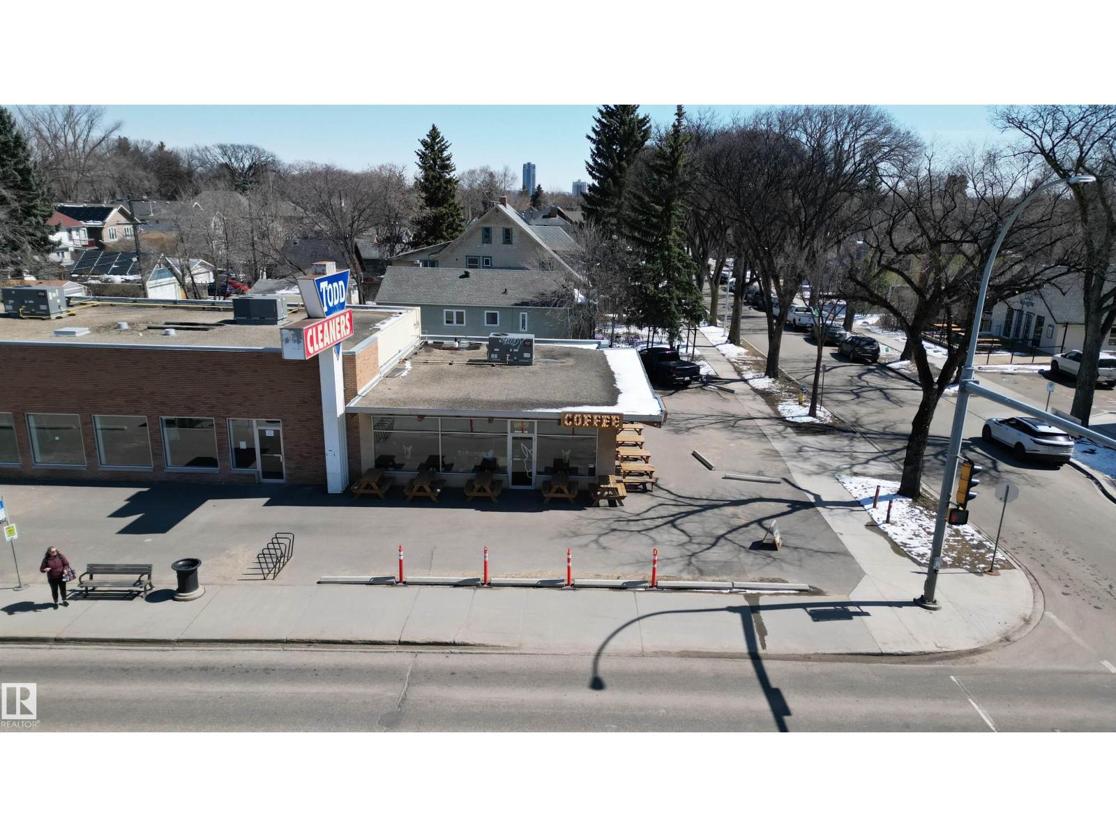 9852 86 AV NW, Edmonton