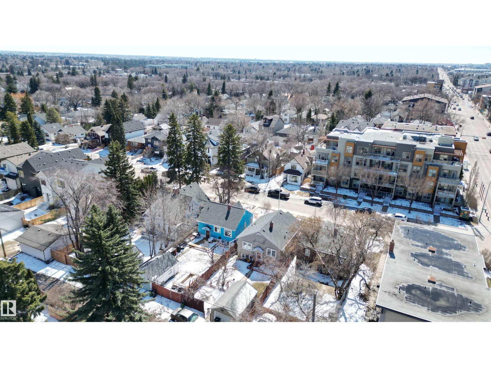 9852 86 AV NW, Edmonton