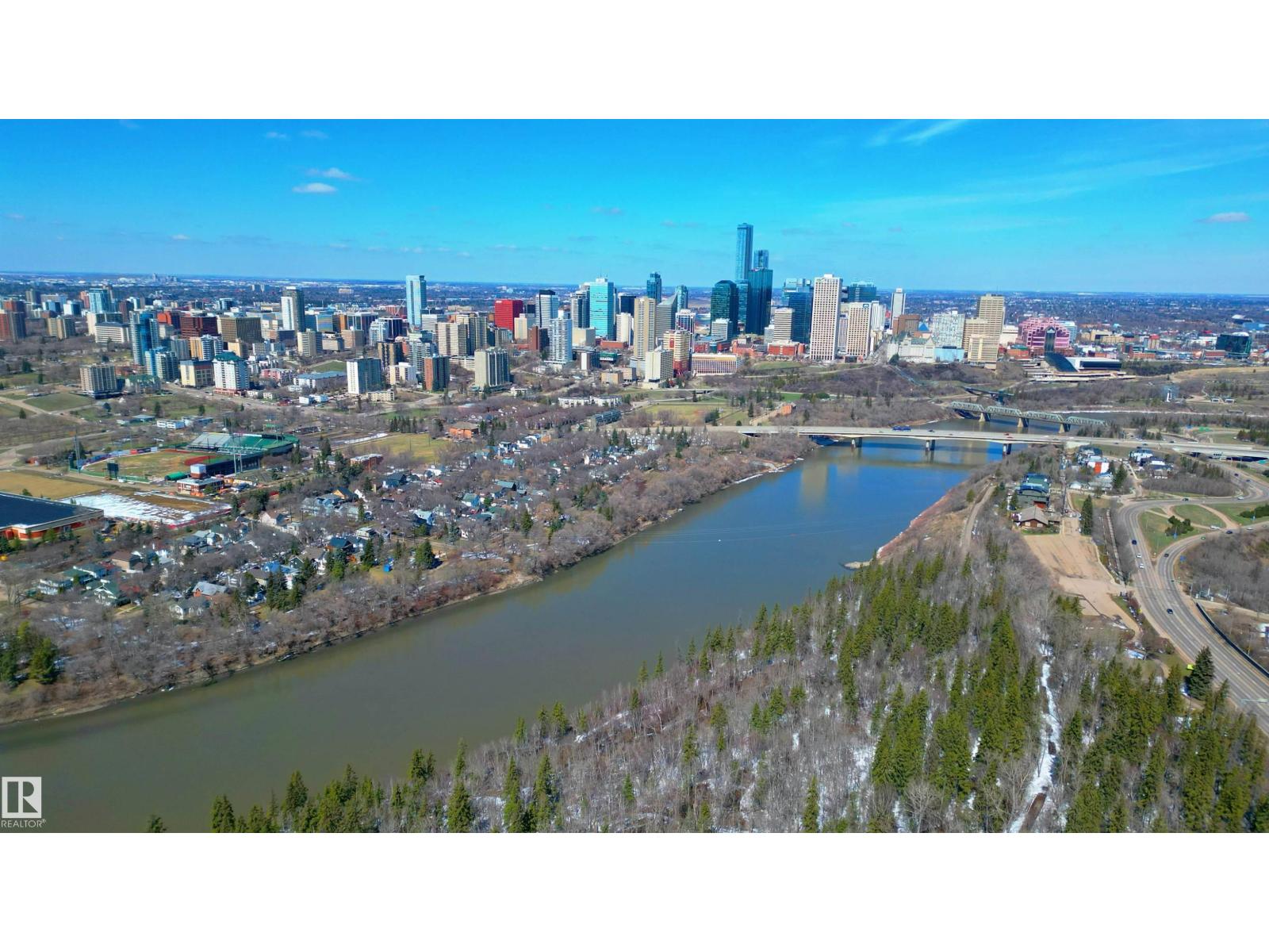 9852 86 AV NW, Edmonton