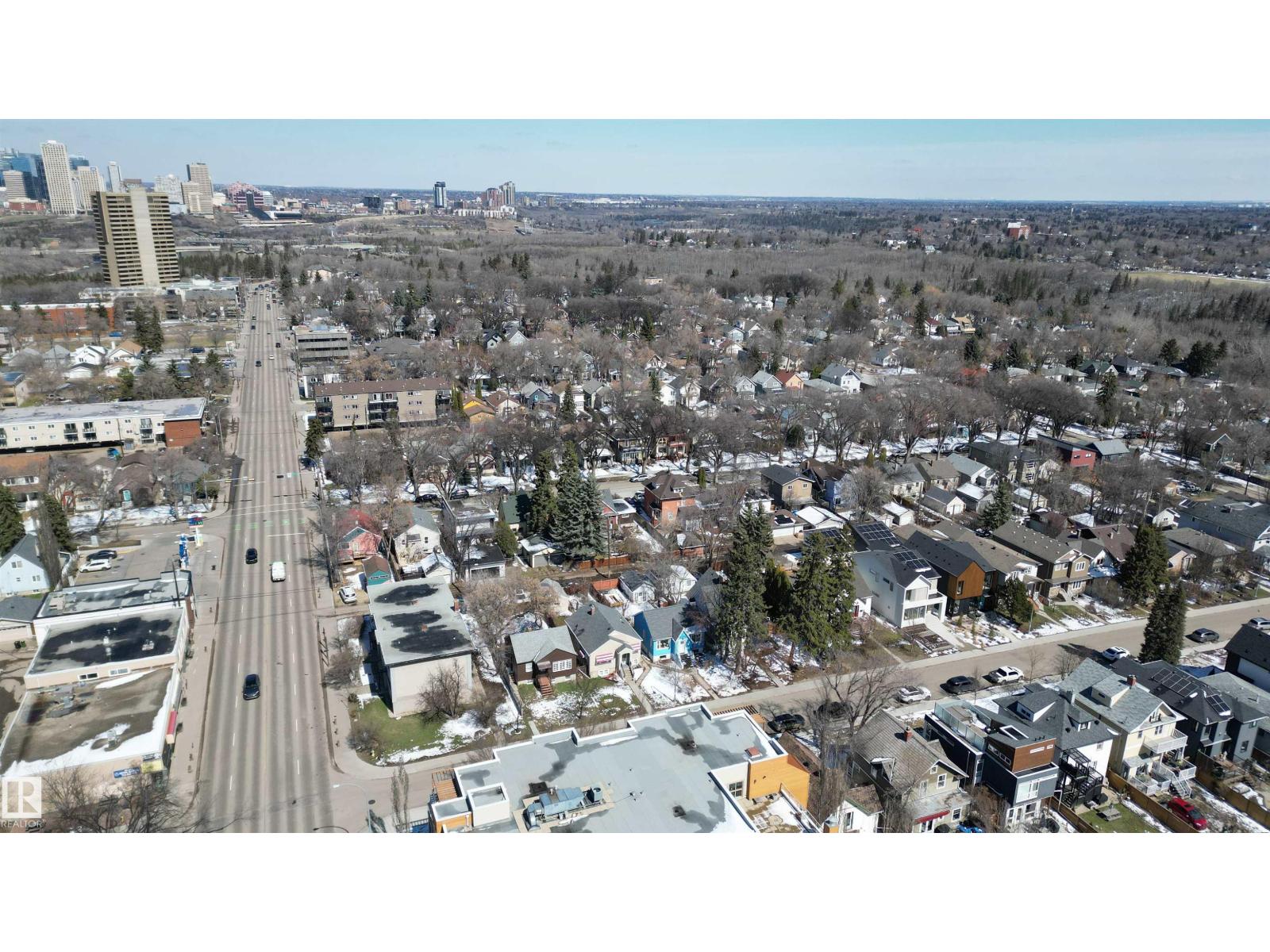 9852 86 AV NW, Edmonton