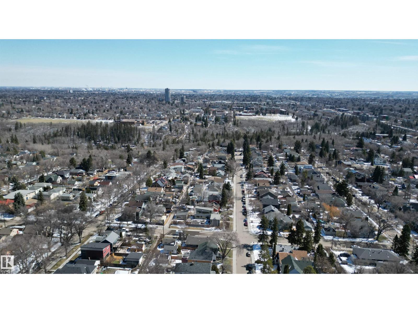 9852 86 AV NW, Edmonton