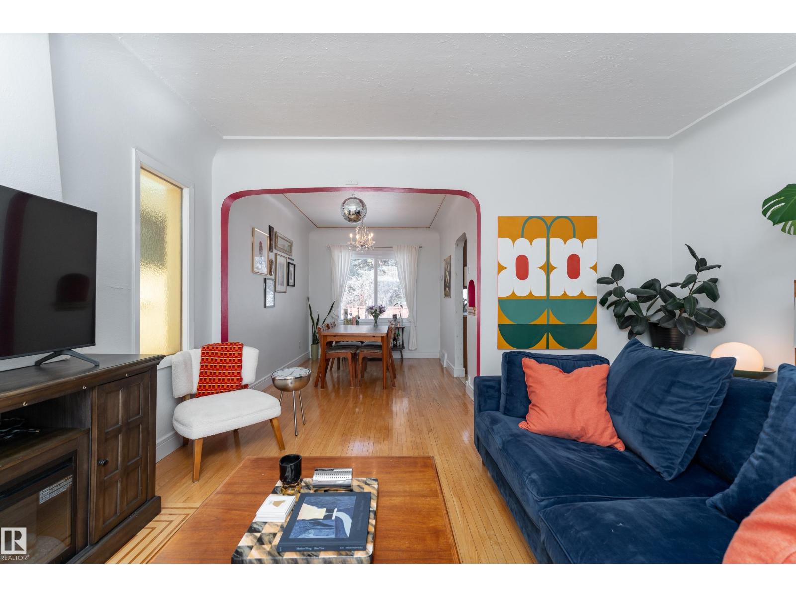 9852 86 AV NW, Edmonton