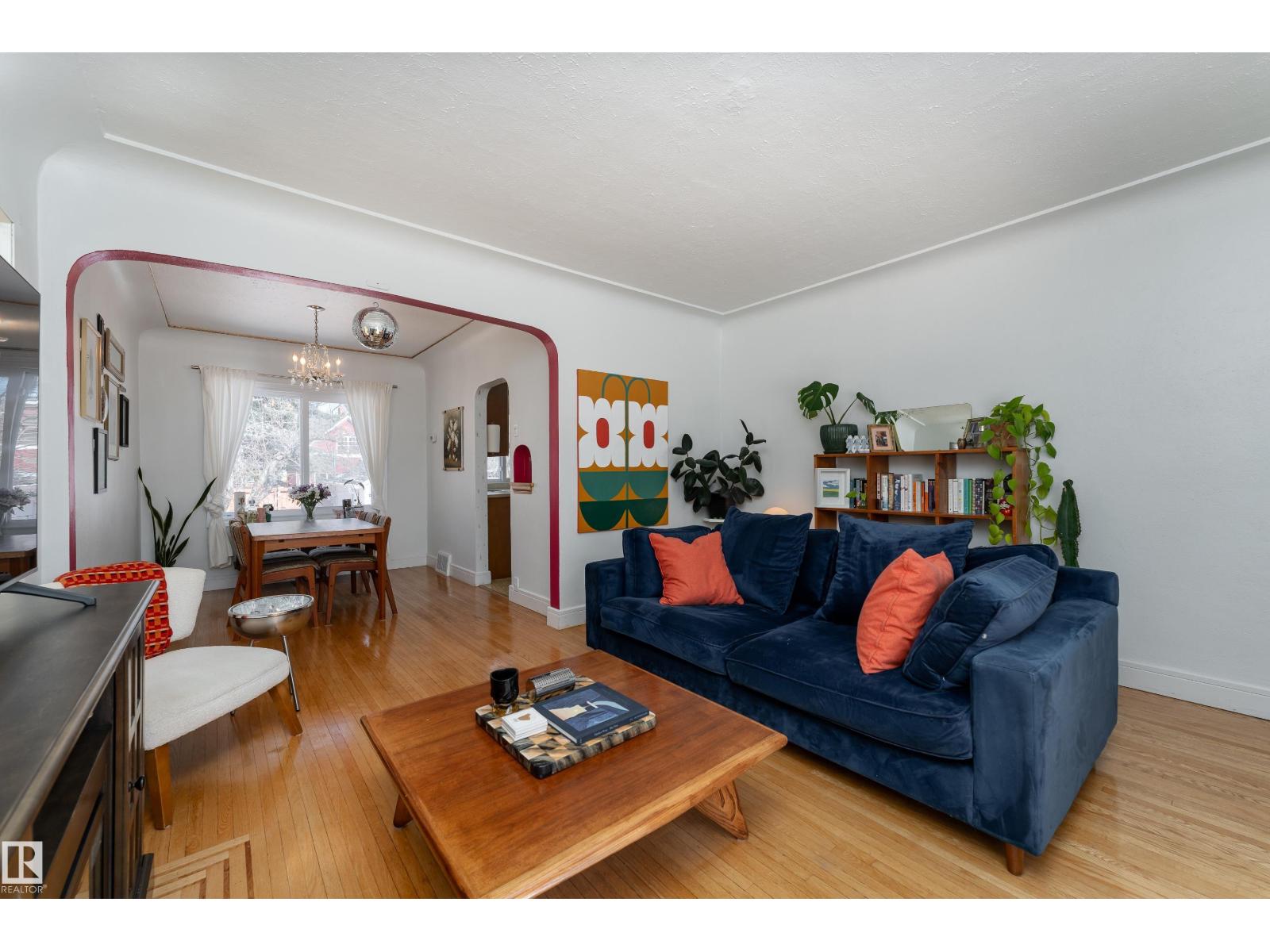 9852 86 AV NW, Edmonton