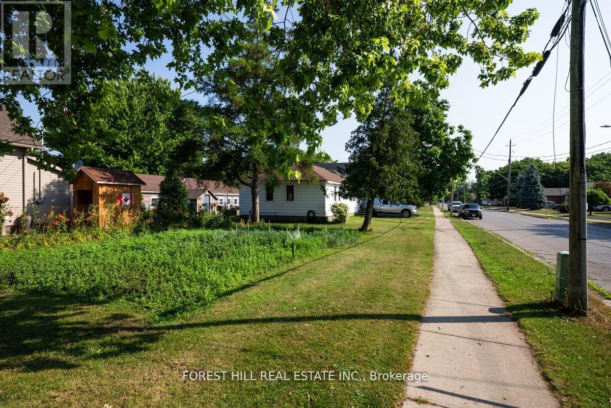 610 TAMARAC STREET - 1