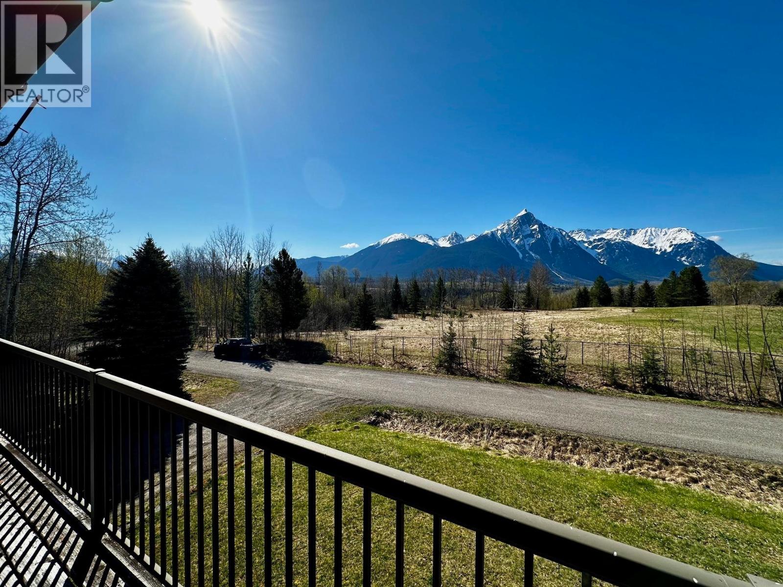 3541 HASTINGS Street, Hazelton