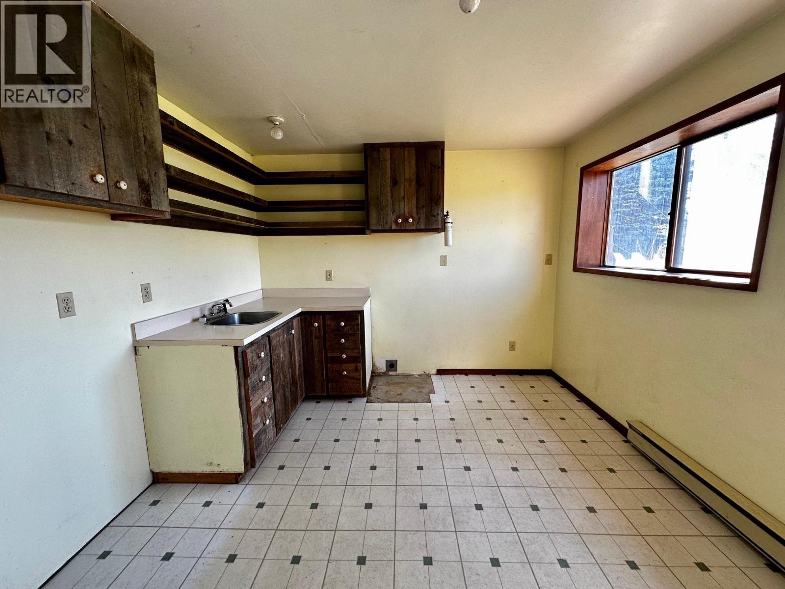 3541 HASTINGS Street, Hazelton