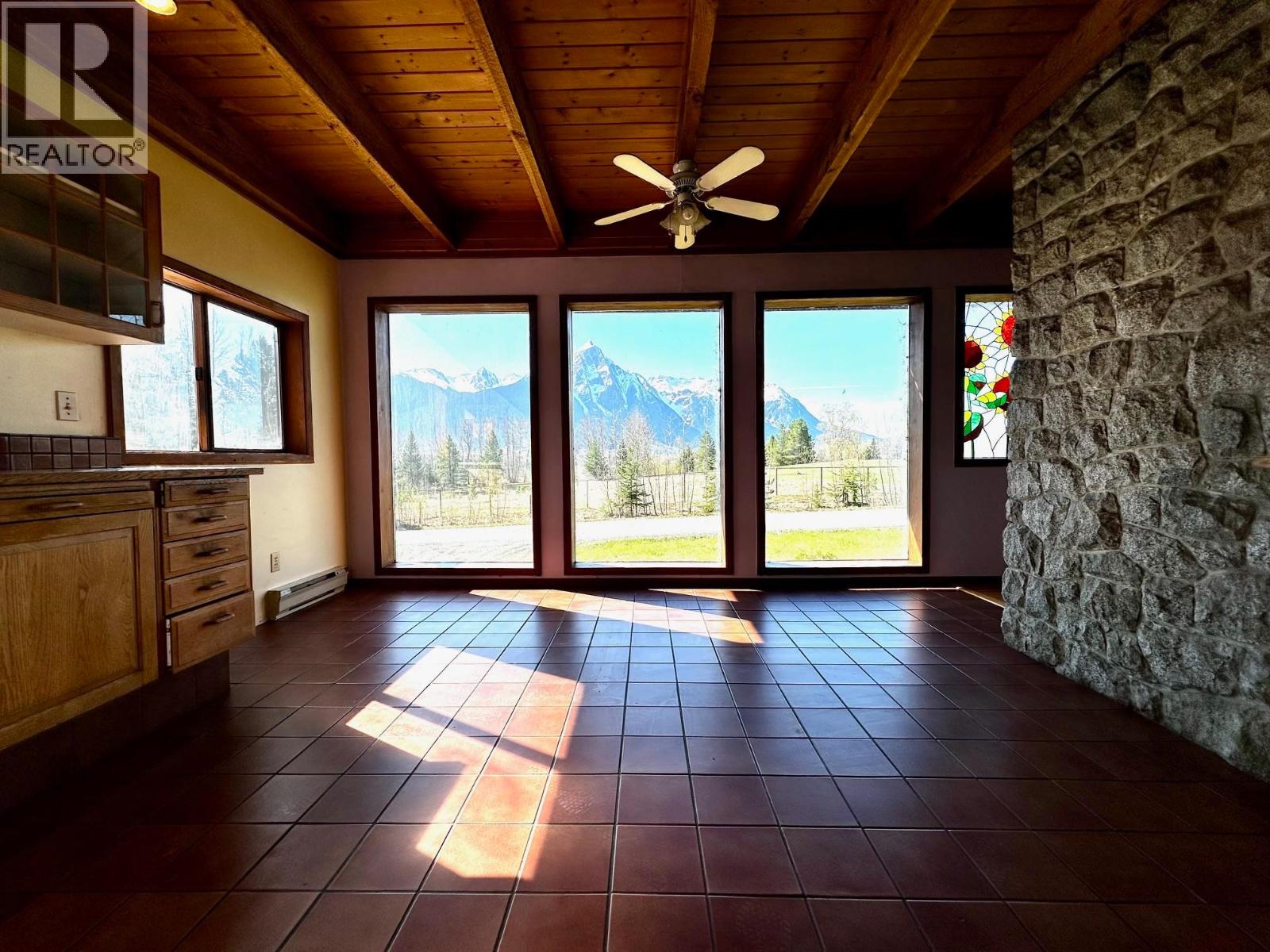 3541 HASTINGS Street, Hazelton