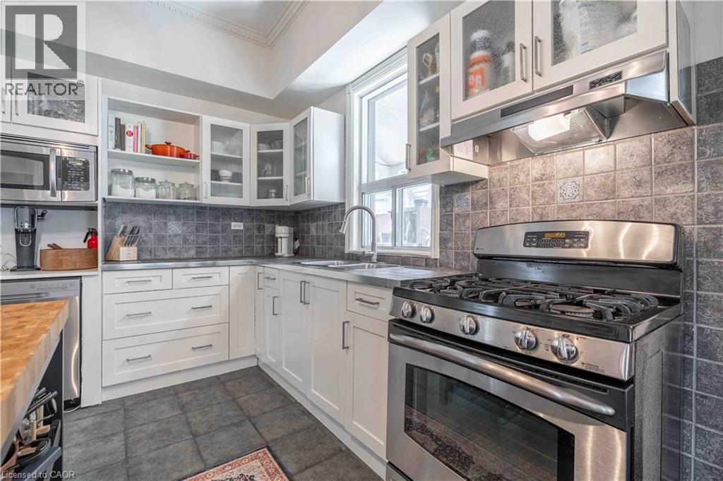 203 WOOD Street E - 11
