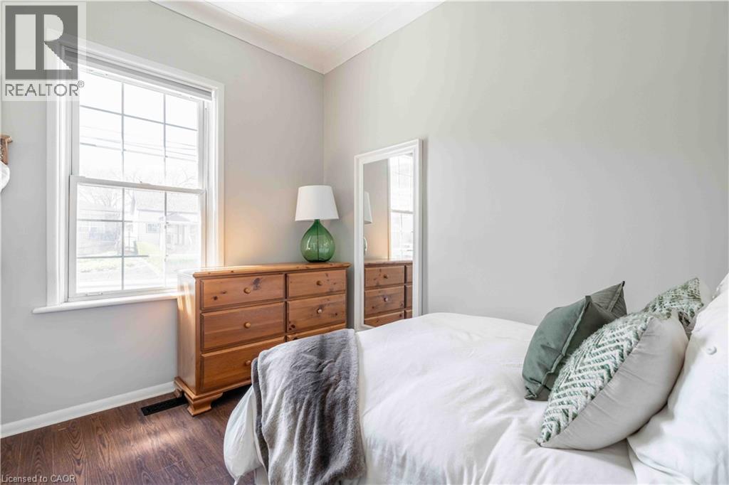 203 WOOD Street E - 17