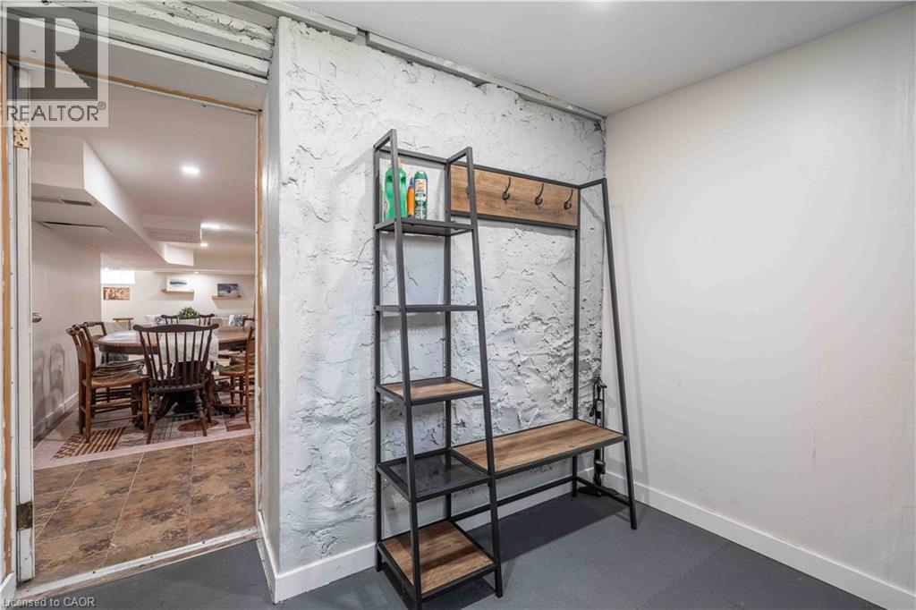 203 WOOD Street E - 22