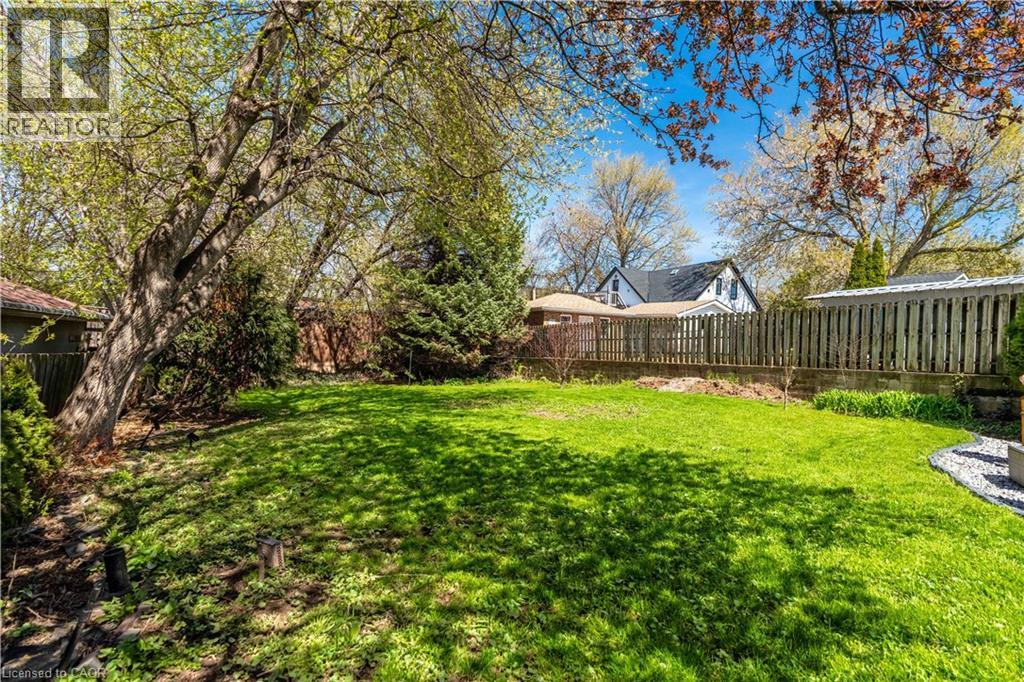 203 WOOD Street E - 36