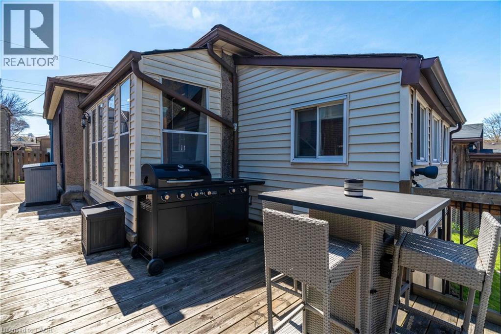 203 WOOD Street E - 40