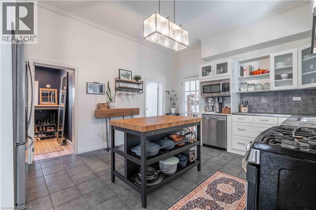 203 WOOD Street E - 8