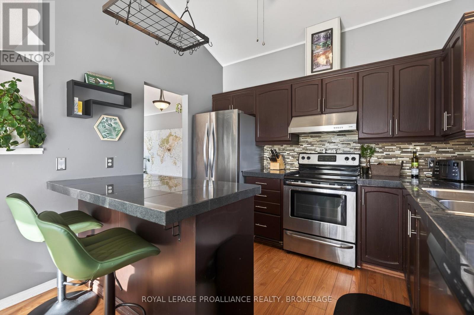 1402 THORNWOOD CRESCENT - 11