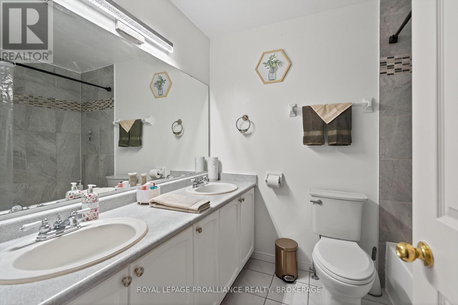1402 THORNWOOD CRESCENT - 26