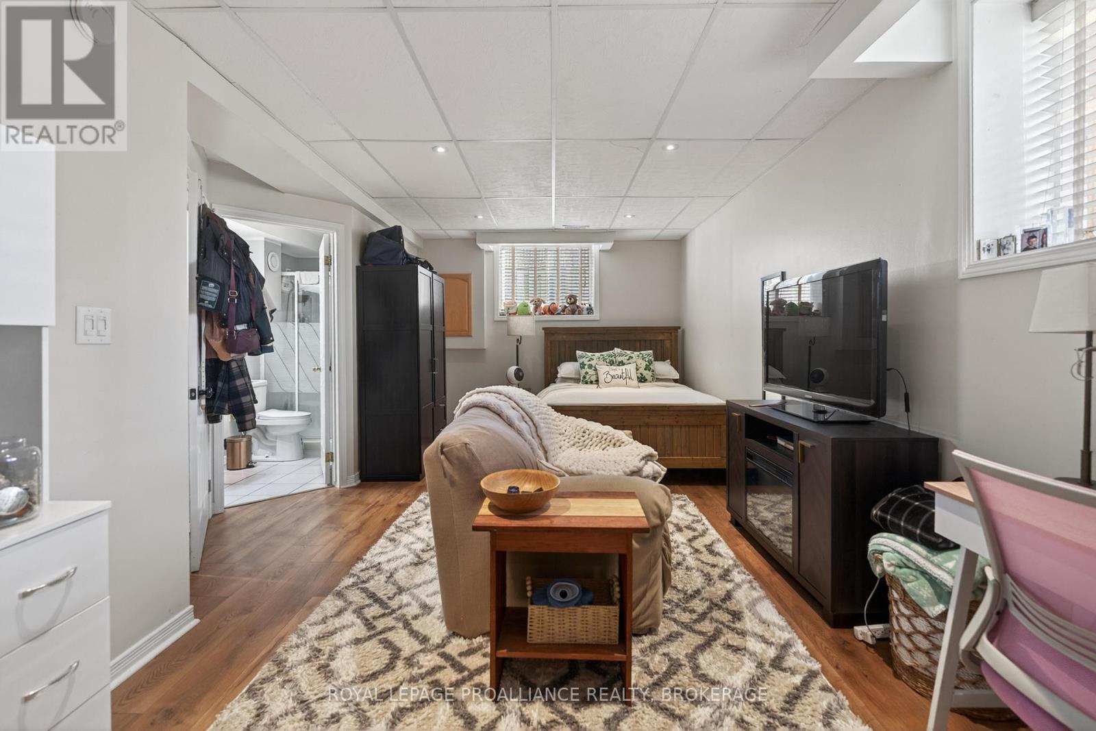 1402 THORNWOOD CRESCENT - 34