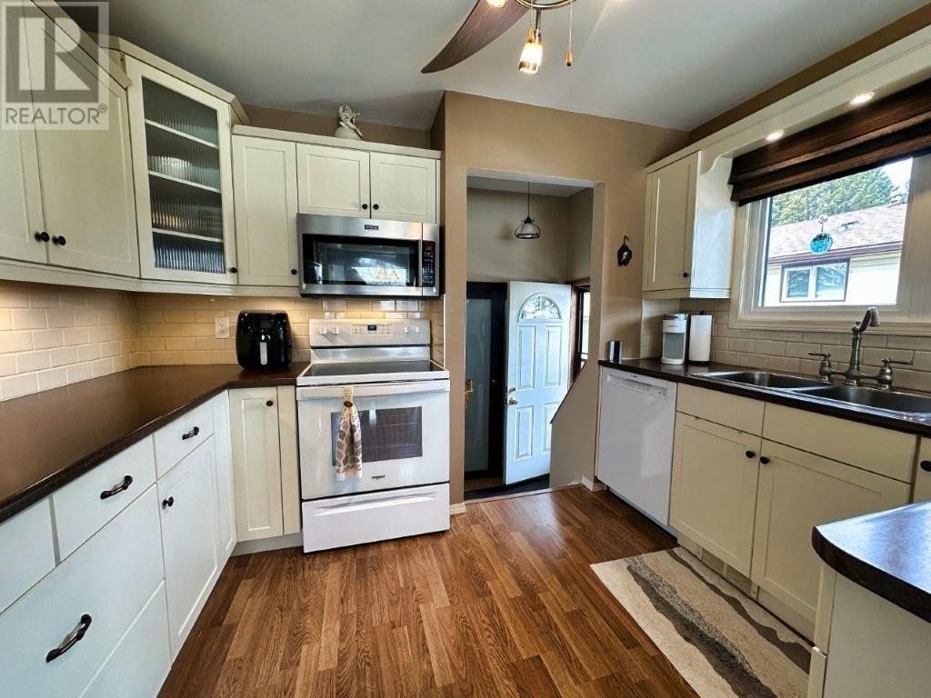 151 Essex Court, Thunder Bay, Ontario, P7A7N4 — Photo 11
