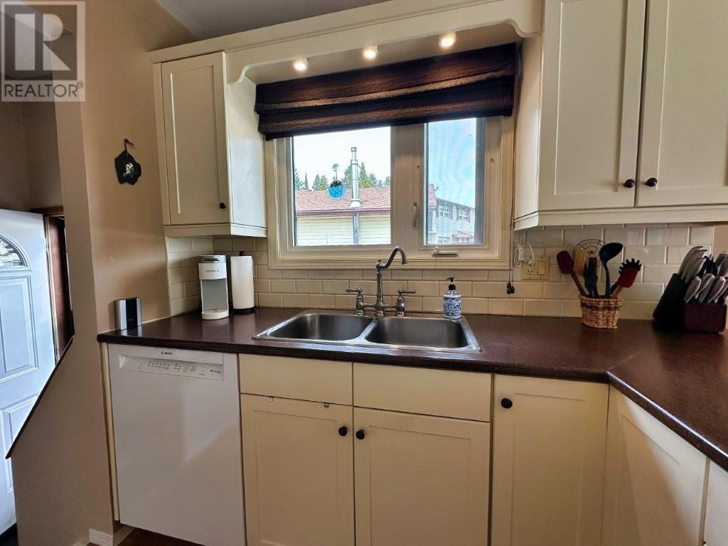 151 Essex Court, Thunder Bay, Ontario, P7A7N4 — Photo 13